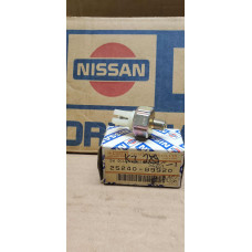Original Nissan Öldrucksensor 25240-8996E 25240-89960 25240-89920