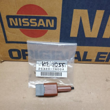 Original Nissan Bremslichtschalter 25320-JN00A Original Nissan Bremslichtschalter 25320-JN00A