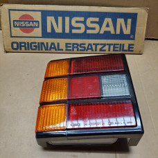 Original Nissan Prairie M10 Rücklicht links 26555-15R00