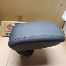 Original Nissan Juke F15 Armlehne KE877-1K1RE