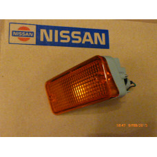 Original Nissan Bluebird T12 Bluebird T72 Blinker links B6135-D4060