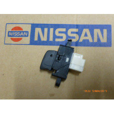 Original Nissan Patrol Y61 Terrano R20 Pickup D22 X-Trail T30 Almera Tino V10M Schalter Fensterheber 25411-0V000