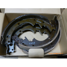 Original Nissan Patrol 160 Bremsbacken hinten 44060-T6425 DD060-T6425 44060-T6725 DD060-T6725 D4060-T6725 44060-G9700