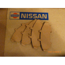 Original Nissan Primera P10 Primera P11 Almera N16 Montage Set Bremsbelag vorne 41084-71J26 41084-71J25