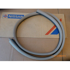 Original Nissan Primera P10 Dichtung Karoserie vorne links 76922-99J01