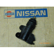 Original Nissan Bluebird U11 Bluebird T12 Bluebird T72 Prairie M10 Nehmerzylinder Kupplung 30620-03E01