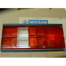 Original Nissan Bluebird 910 Rücklicht Scheibe rechts  26551-W2200 26521-W2200