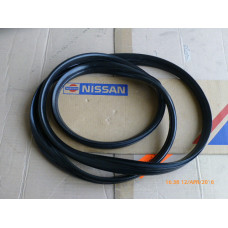 Original Nissan Urvan E23 Dichtung Seitenscheibe 83332-R8600