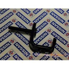 Original Nissan Pickup D22 Halter Stoßstange vorne 62046-2S420