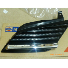 Original Nissan Primera P12 Kühlergrill links 62330-AU300