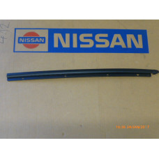 Original Nissan Pickup D22 Leiste Frontscheibe links 72763-2S400