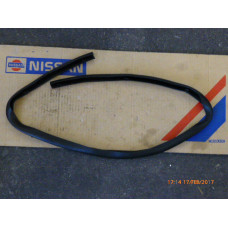 Original Nissan Primera P10 Dichtung Motorhaube 65810-90J00