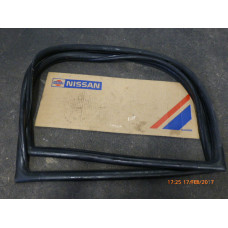 Original Nissan Datsun Sunny B210 Dichtung Heckscheibe 79710-H5000