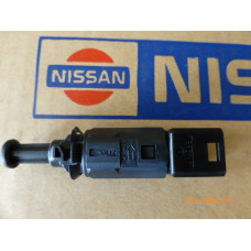Original Nissan Renault Bremslichtschalter 25320-00QAB