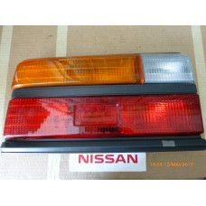 Original Nissan Datsun Laurel C31 Rücklicht links 26555-26L00
