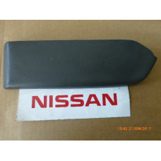 Original Nissan Bluebird T72 Abdeckung Türgriff / Armlehne vorne rechts 80948-Q9001