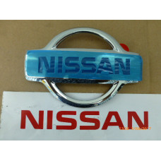 Original Nissan Almera Tino V10M Emblem vorne 62890-BU300