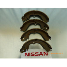 Original Nissan Evalia NV200 M20 Bremsbacken D4060-JX00A D4060-JX02B