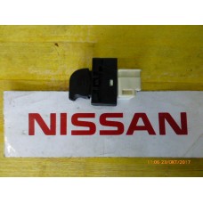 Original Nissan Primera P11,Primera WP11 Fensterheberschalter Beifahrer  25411-2F025  25411-2F000