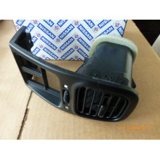 Original Nissan Primera W10 Luftdüse links 68761-59J00