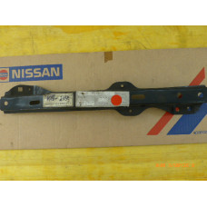 Original Nissan Datsun Bluebird U11 Halter Haubenschloss 62551-01E00