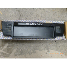 Original Nissan Sunny N13 Mittelteil Kofferraumdeckel 84810-65M00