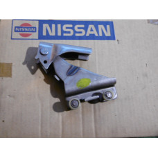 Original Nissan Prairie M11 Führungsrolle Tür hinten RH  82400-35R00 82400-35R01 8240035R00 8240035R01
