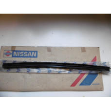 Original Nissan Urvan E24 Strebe Schiebefenster 83316-01N05