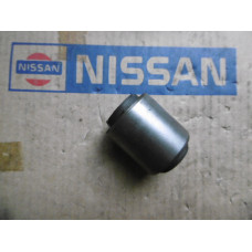 Original Nissan Bluebird T72 Buchse Querlenker 54590-Q9000