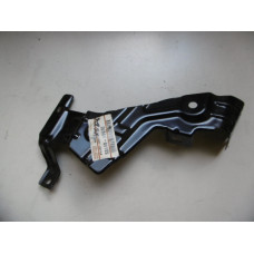 Original Nissan Primera P12 Halter Kotflügel vorne rechts 63140-AV630