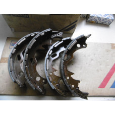 Original Nissan Cabstar F23 Bremsbacken 44060-3T125