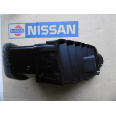 Original Nissan Primera P12 Luftdüse rechts 68750-AV900