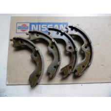 Original Nissan 350Z Z33 Bremsbacken Handbremse D40F0-AR025 D40F0-AR06K