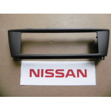 Original Nissan Almera N16 Blende Radio F8260-5M300