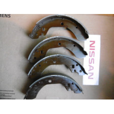 Original Nissan Bremsbacken 44060-07C25