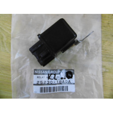 Original Nissan Patrol Y60 Patrol 260 Laurel C32 Sunny B11 Cabstar F22 Urvan E23 Glührelais 25230-18A00 25230-18A0A