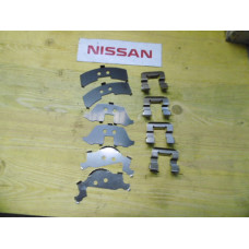 Original Nissan 240SX S13 Montage Set Bremsbelag vorne 41080-40F28 41080-40F26 41080-40F27