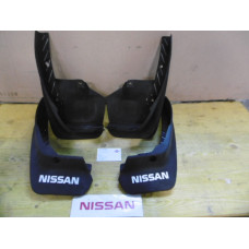 Original Nissan Silvia S12 Schmutzfänger vorne und hinten 63850-09F00 63851-09F00 78810-09F00 78811-09F00