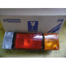 Original Nissan Cabstar F22 Cabstar F23 Rücklicht links 26555-12T00