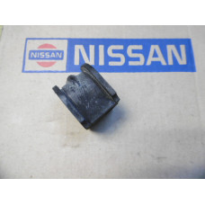 Original Nissan Prairie M11 Buchse Stabilisator hinten 56243-35R10