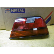 Original Nissan Sunny N13 Rücklicht rechts 26554-89M20