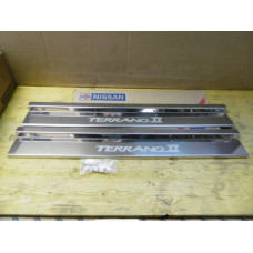 Original Nissan Terrano R20 Edelstahl Einstiegsleisten vorne KE965-9F010 KE965-0F010