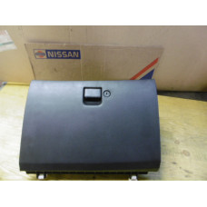 Original Nissan Primera P10 Handschuhfach 68500-99J00