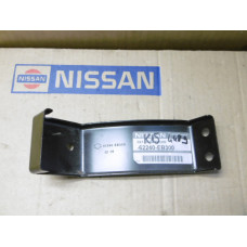 Original Nissan Navara D40 Pathfinder R51 Halter Stoßstange vorne 62240-EB300