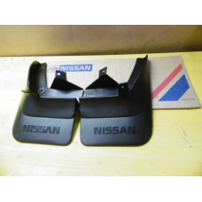 Original Nissan Prairie M11 Schmutzfänger hinten G8880-32R10