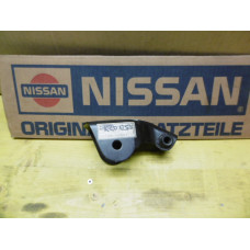 Original Nissan Bluebird T12 Bluebird U11 Halter rechts 55144-02E01