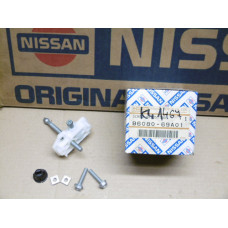 Original Nissan Sunny B12 Schraube Verstellung Frontscheinwerfer rechts B6080-69A01